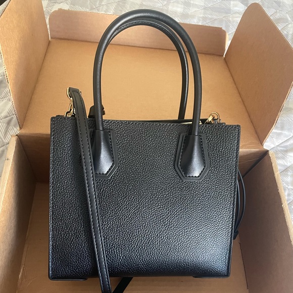 🖤 Micheal Kors crossbody - Picture 2 of 4